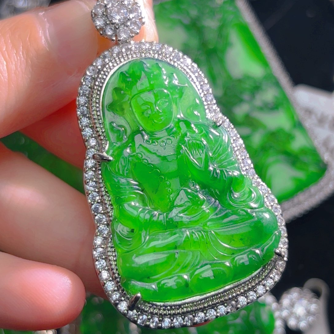 翡翠颈饰未镶嵌观音