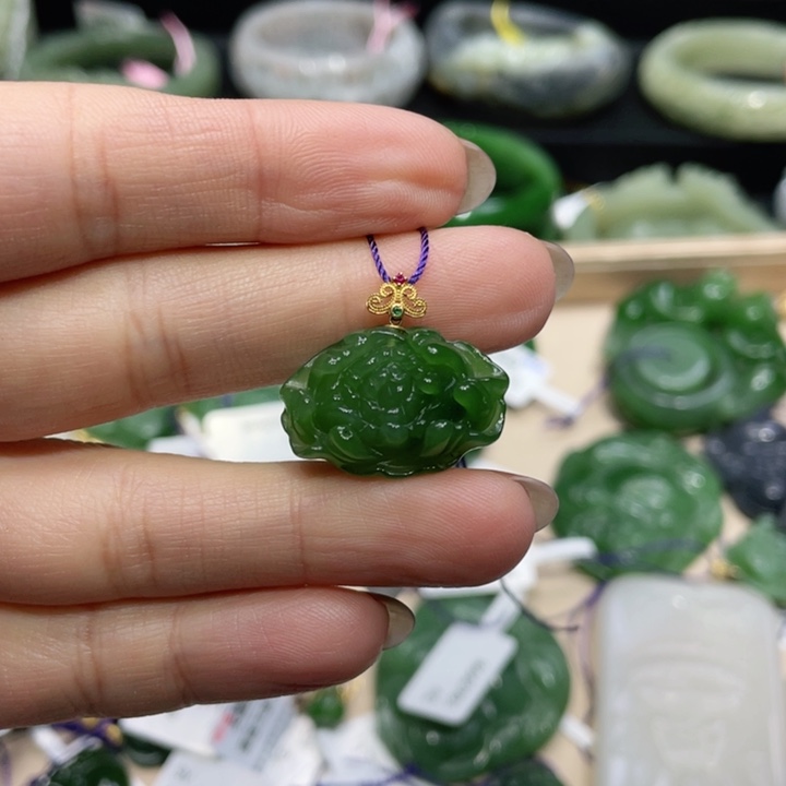 和田玉吊坠18K金镶嵌