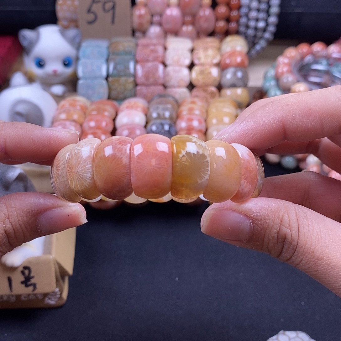 硅化珊瑚（珊瑚玉）手牌未镶嵌过*