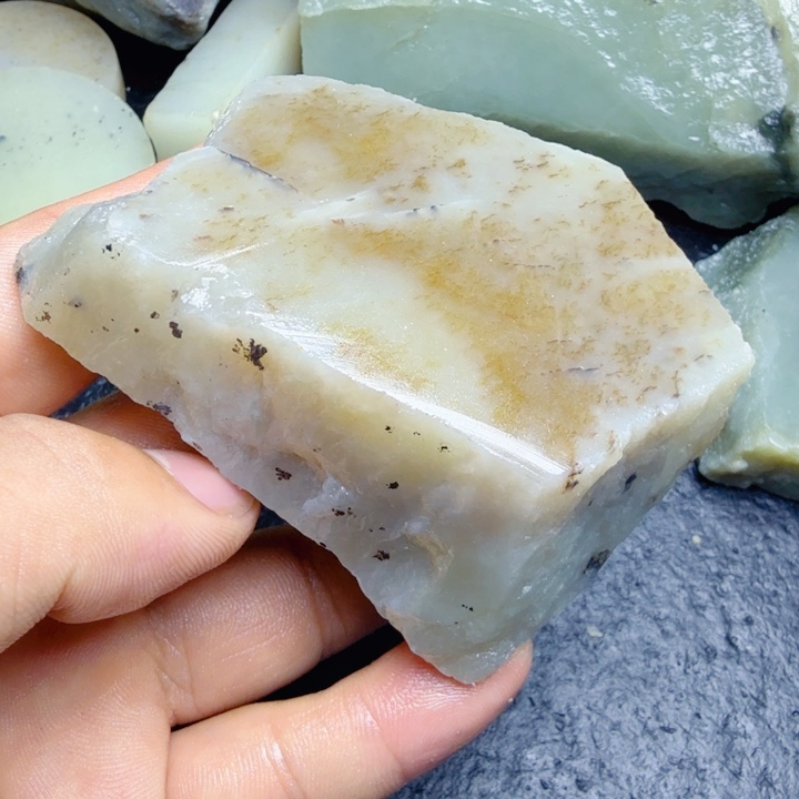 和田玉（糖玉）未镶嵌珠宝奇石