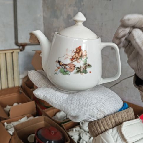 库存微瑕三打白骨精单孔小壶