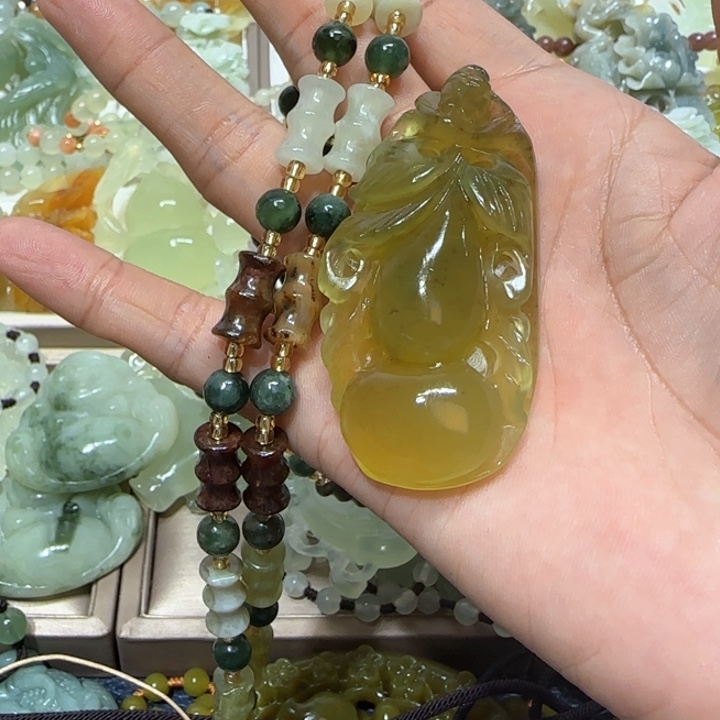 蛇纹石玉吊坠未镶嵌