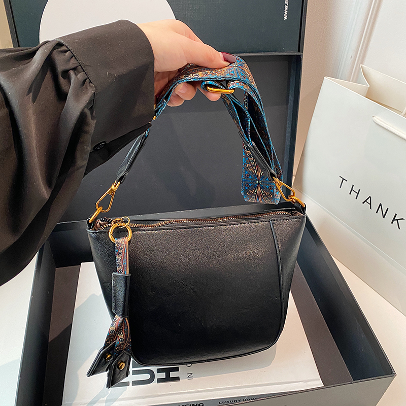 新款时尚轻奢百搭潮流女士单肩斜挎包1166黑色