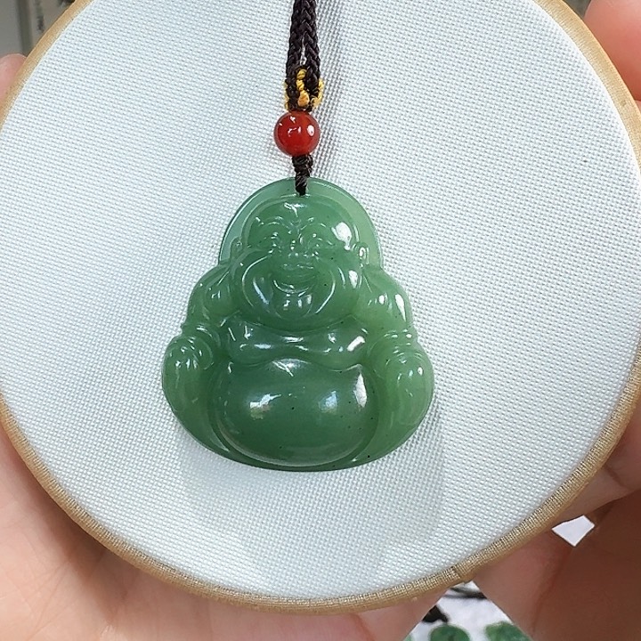 菩***姐密玉（石英质玉）未镶嵌颈饰