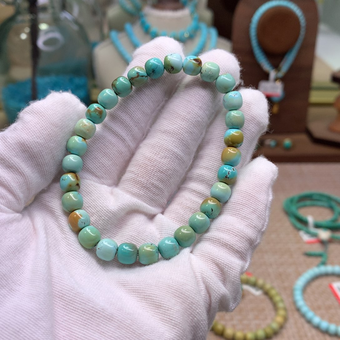 绿松石配饰未镶嵌秋**人