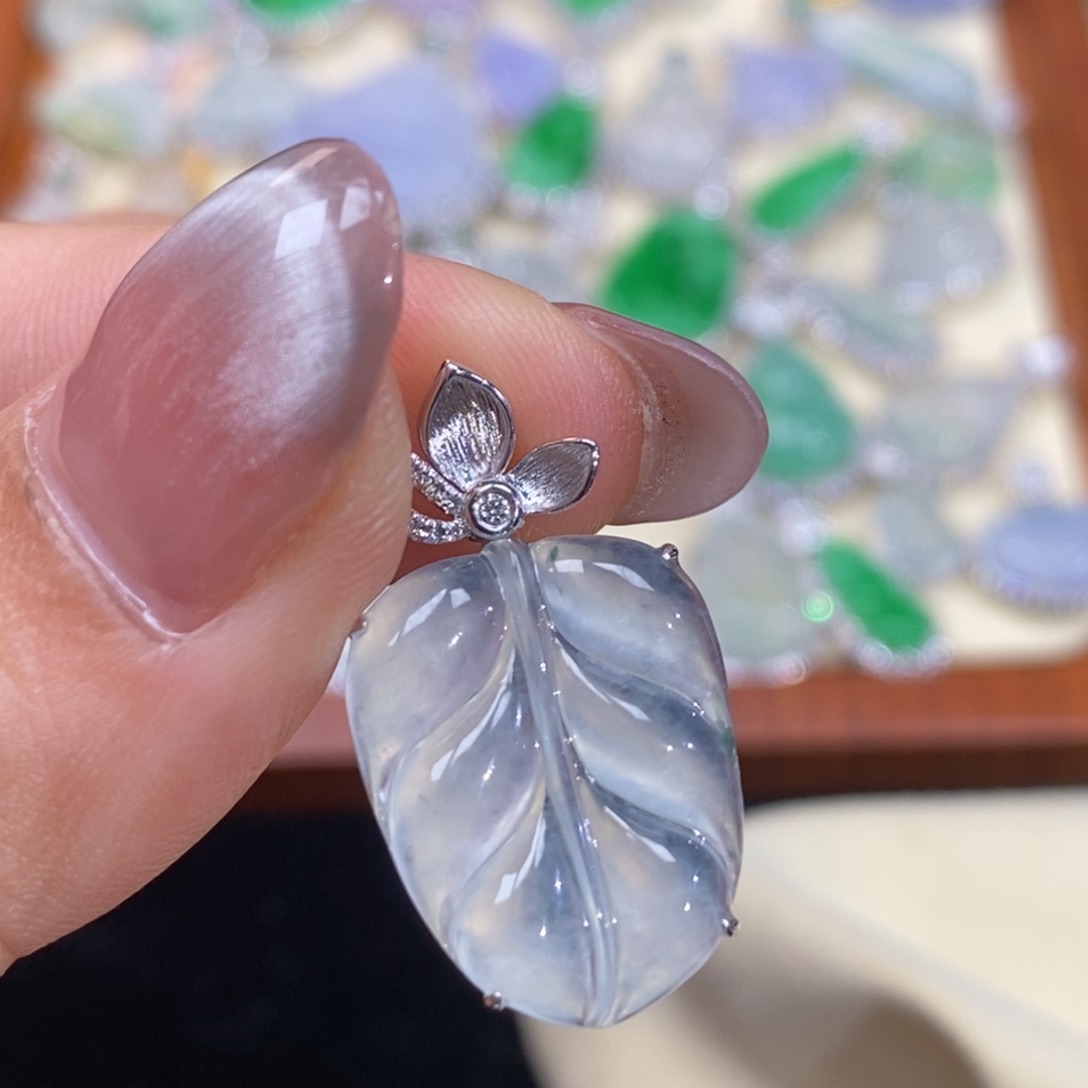 翡翠吊坠(赠链)18K金镶嵌