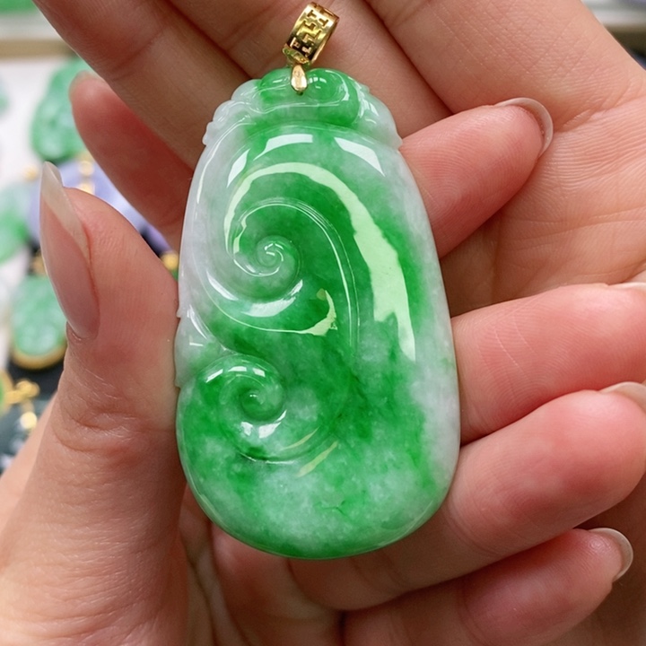 翡翠颈饰未镶嵌蔡吊坠