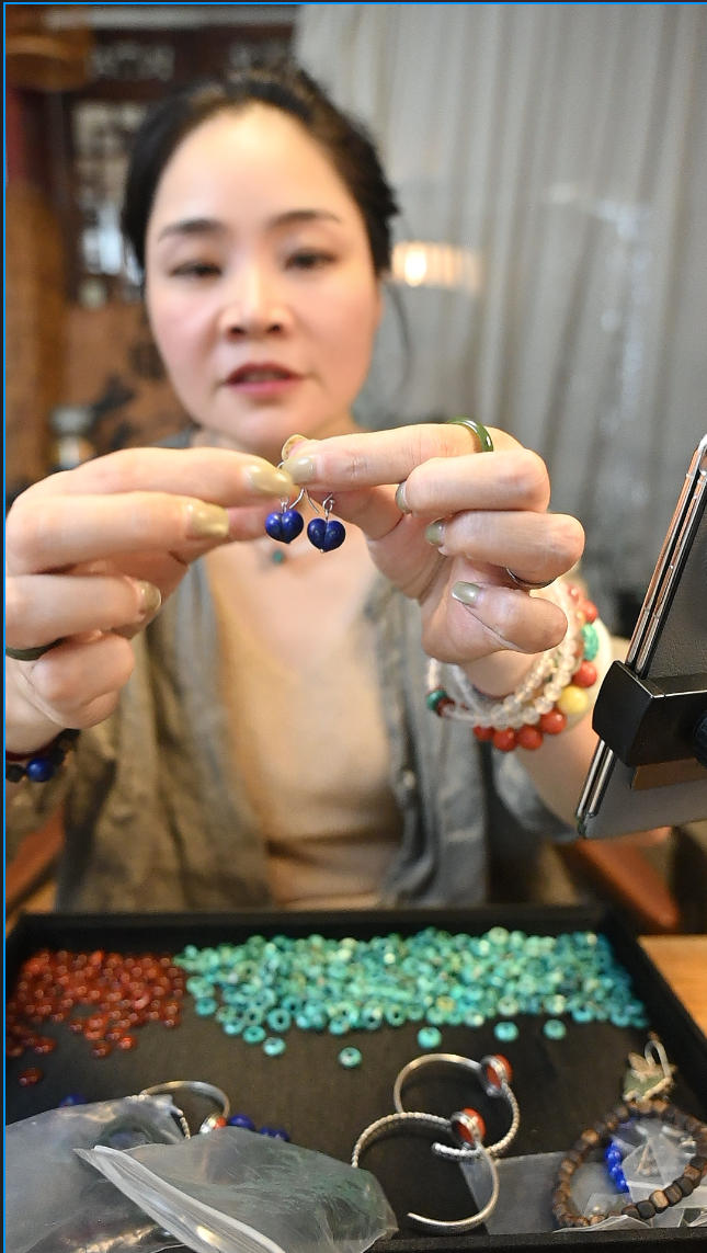 茶-青金石屁桃耳挂