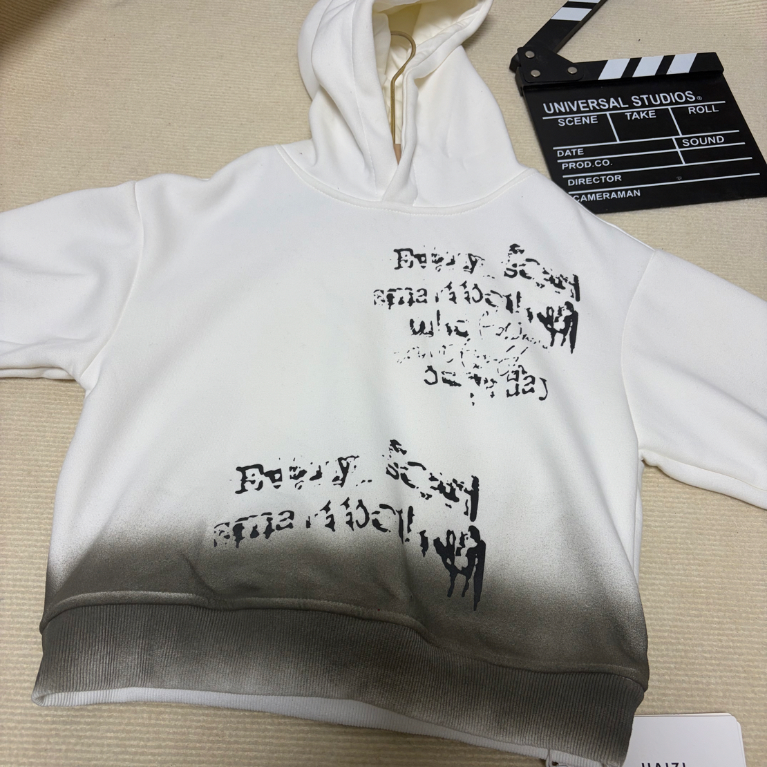 92302渐变字母加绒卫衣