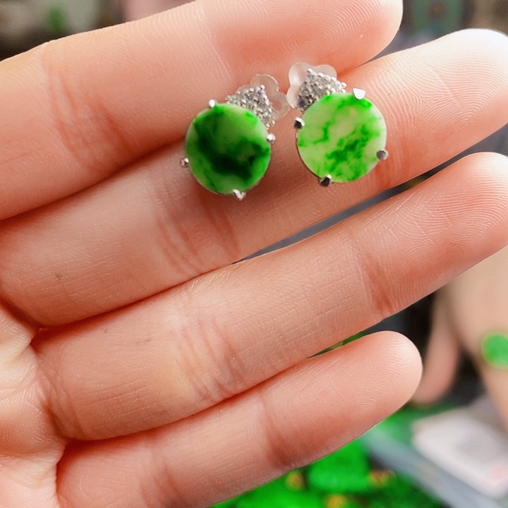 翡翠未镶嵌颈饰多样性