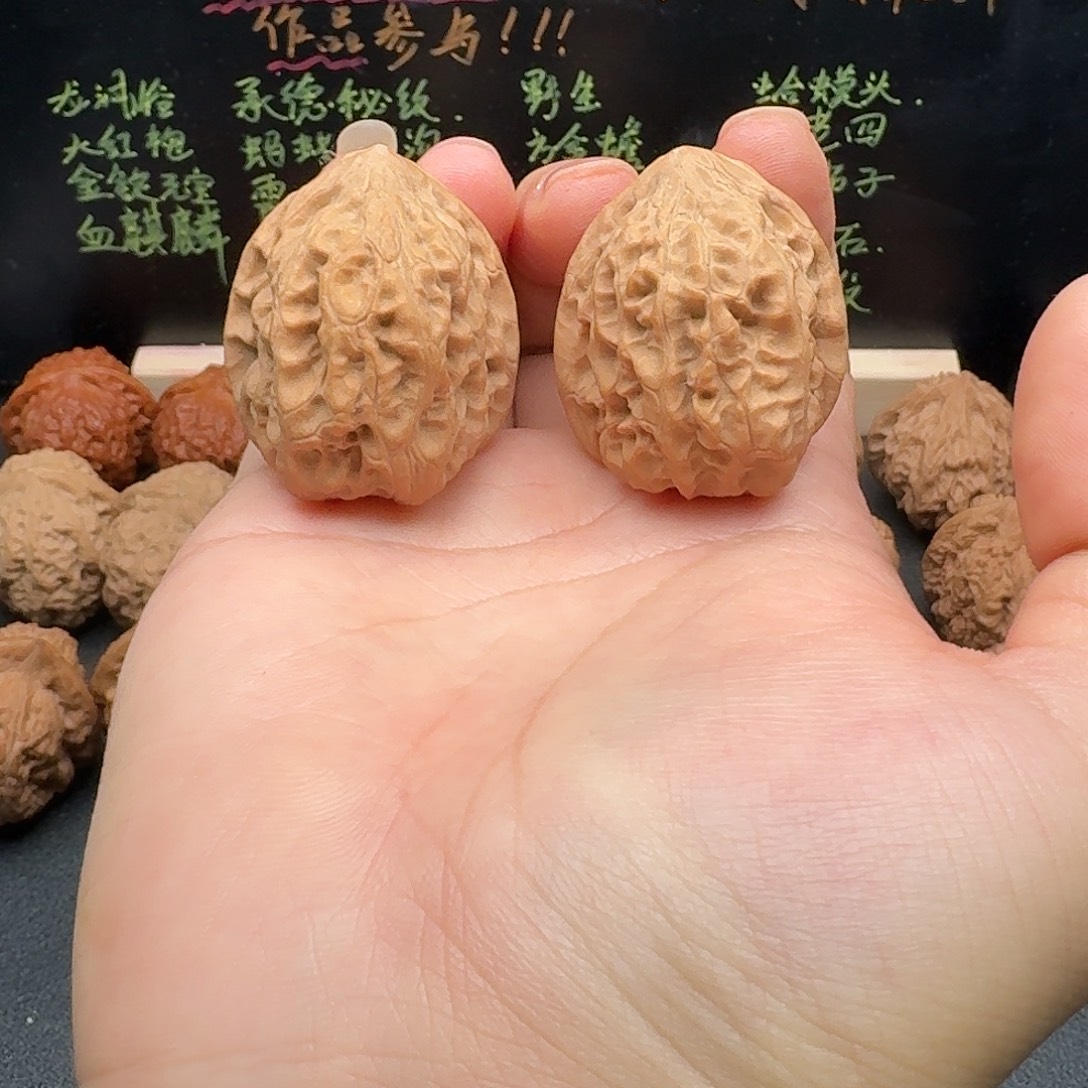 34油蜡皮野生文玩核桃