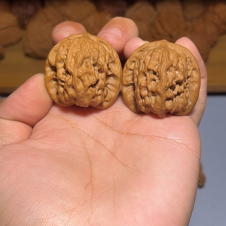 文玩核桃把件36原生态无药野狼