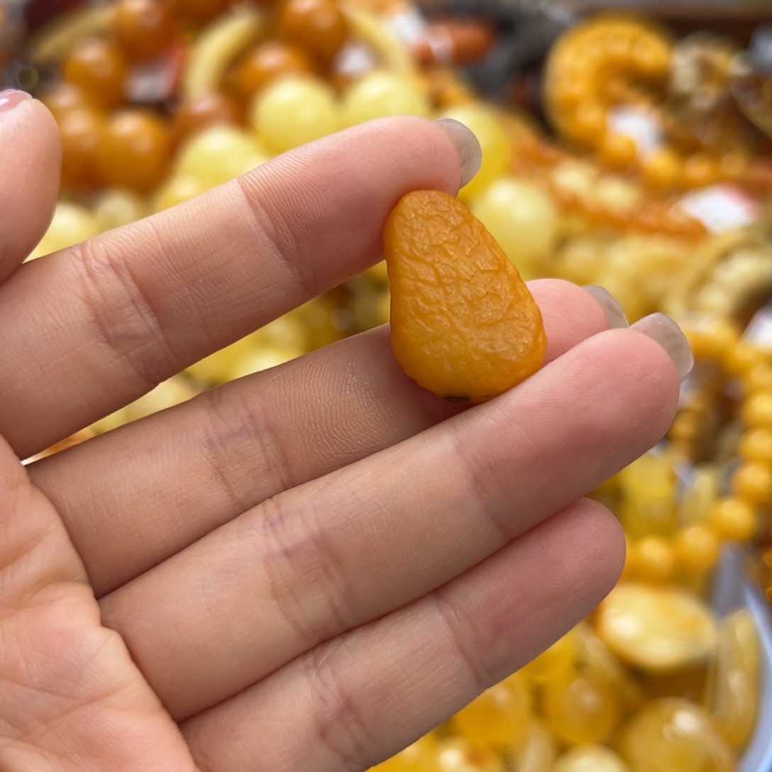 未镶嵌琥珀珠宝奇石