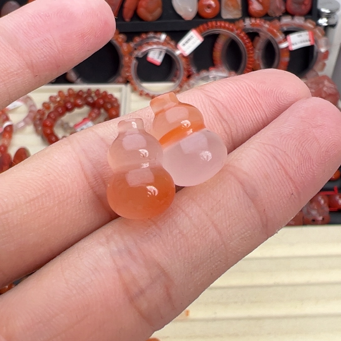 奕***菲南红玛瑙未镶嵌颈饰两颗