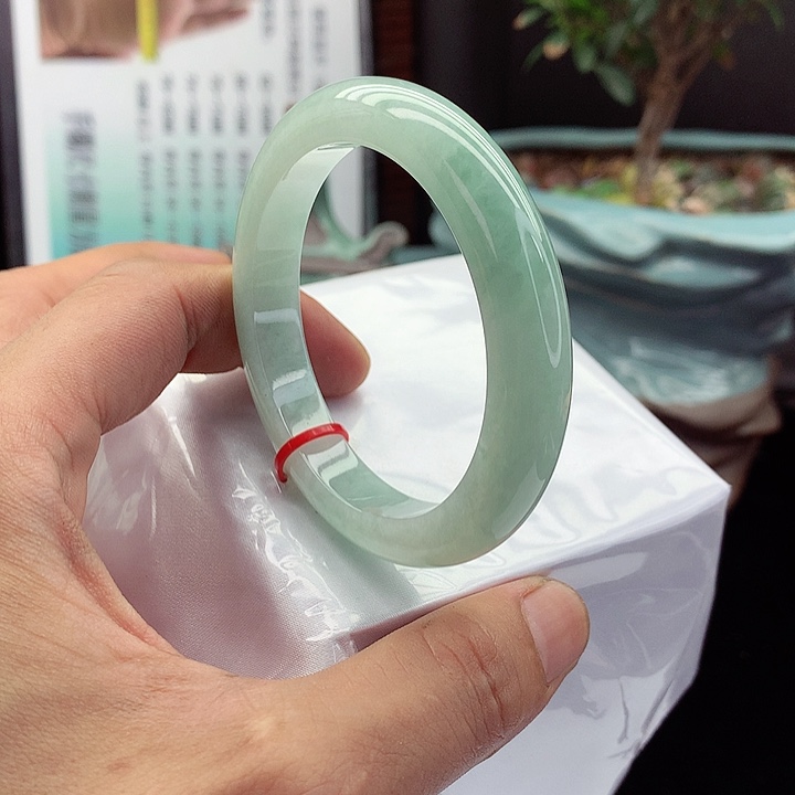 翡翠手镯未镶嵌正圈