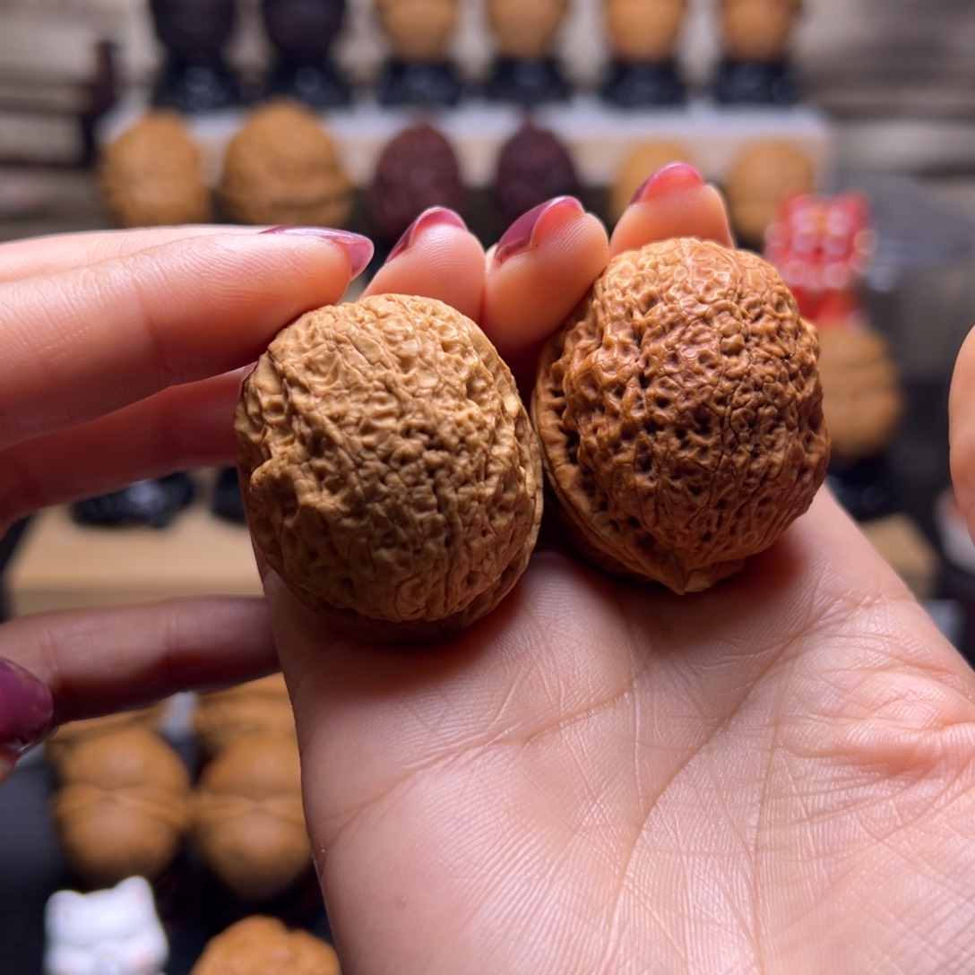 文玩核桃把件鱼子纹H27