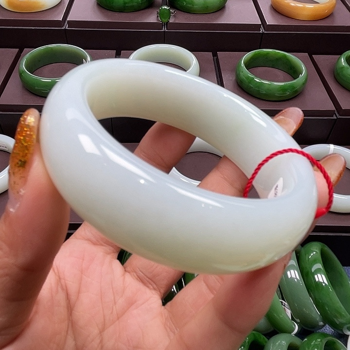 和田玉未镶嵌手镯