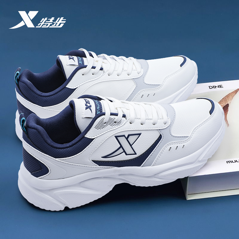 特步男鞋运动鞋2025秋冬新款皮面防水休闲鞋子耐磨减震跑步鞋男款