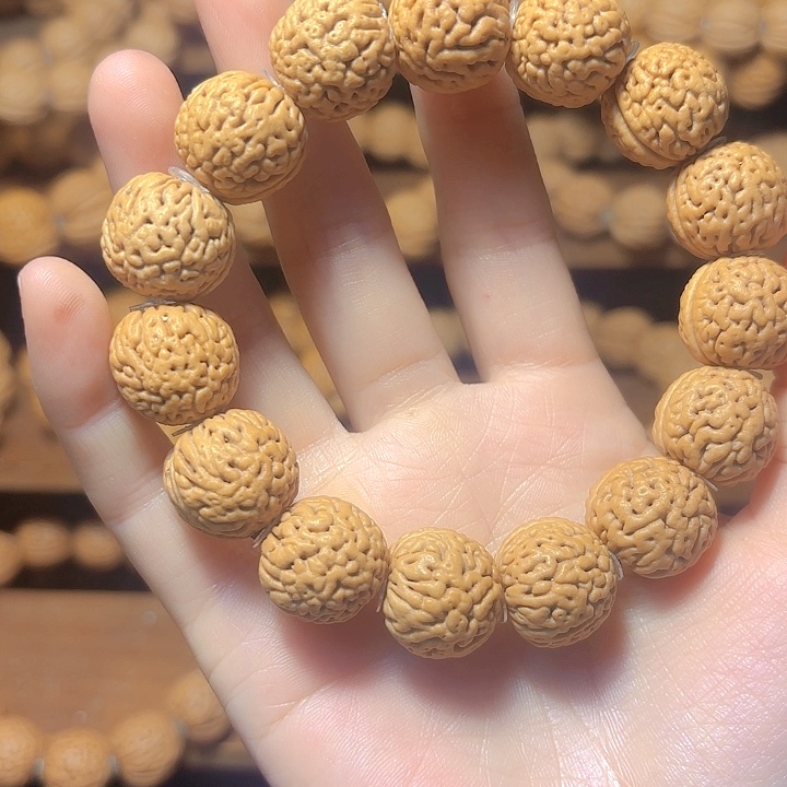 L***J吊坠桃核金刚纹纹