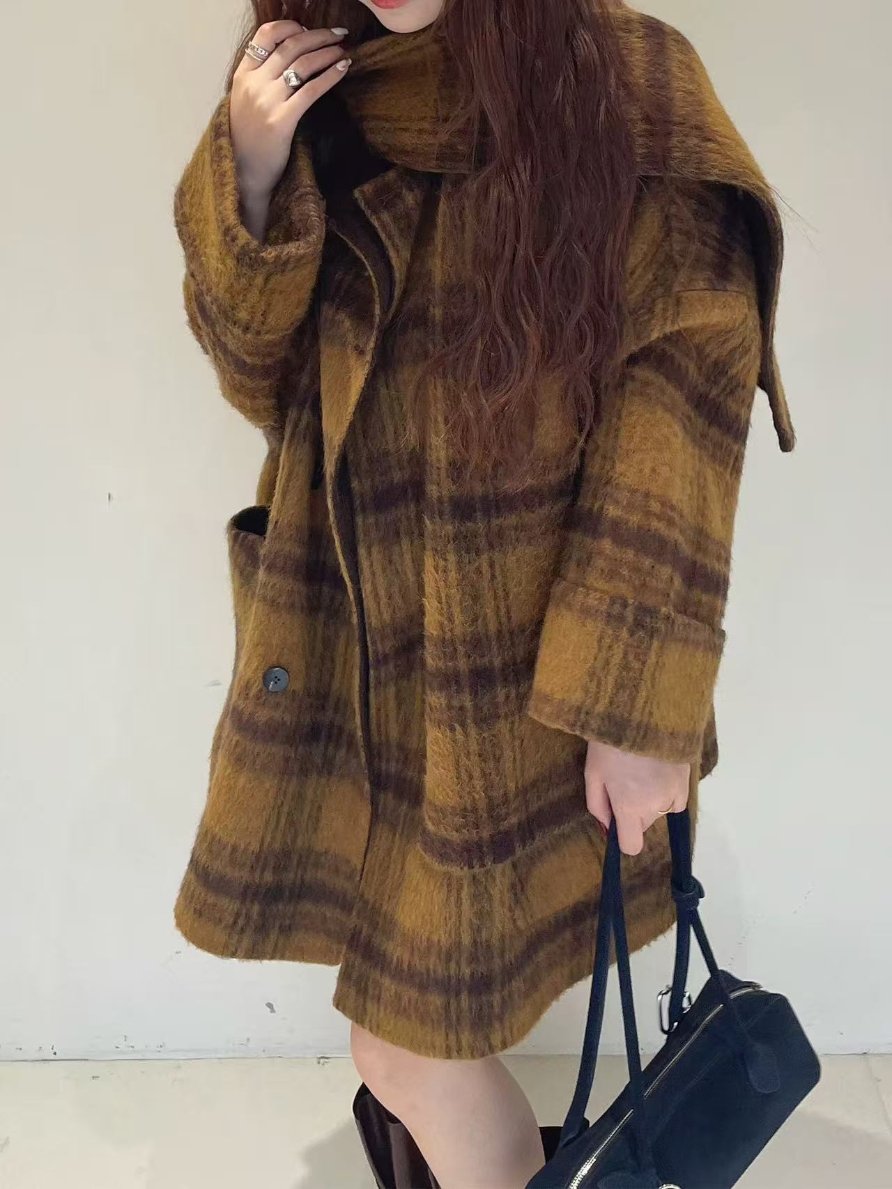 羊驼毛2025秋冬女款新品高级感围巾格子款中长款双面大衣