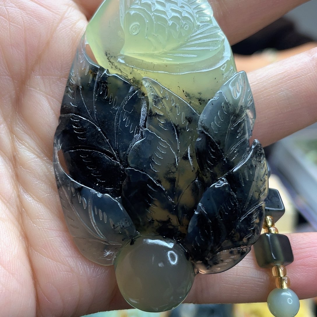 蛇纹石玉颈饰未镶嵌