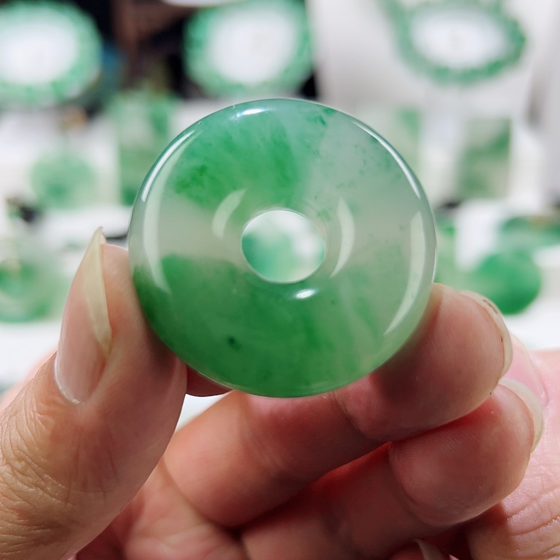 石英质玉未镶嵌吊坠(赠链)非洲翠甜甜圈吊坠