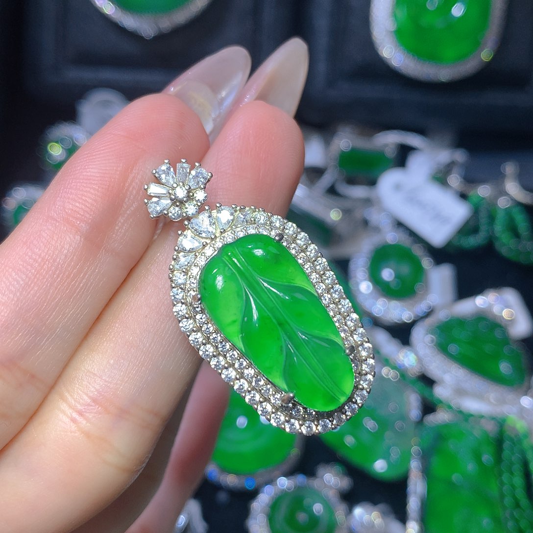 翡翠颈饰银S925镶嵌翡翠