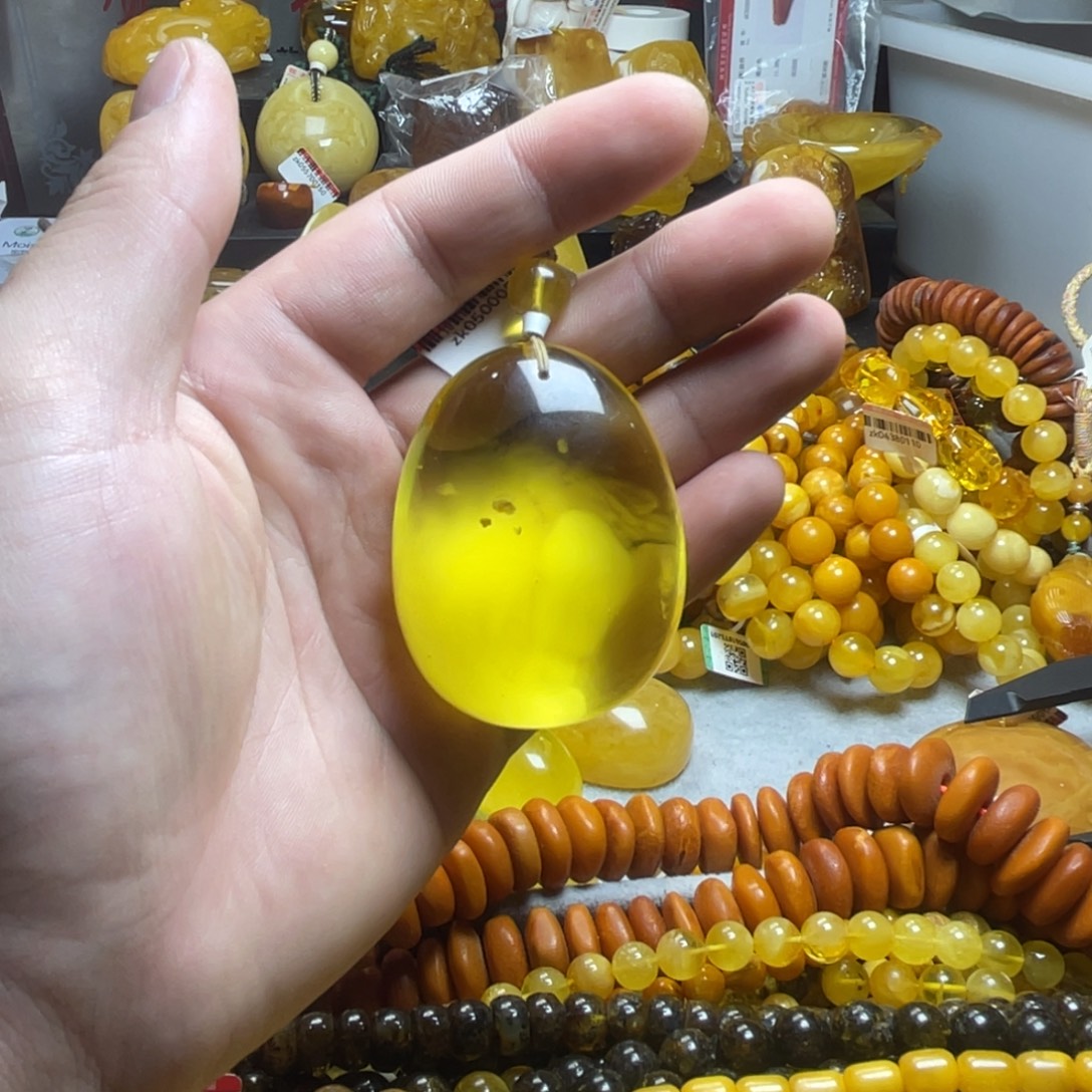未镶嵌琥珀珠宝奇石