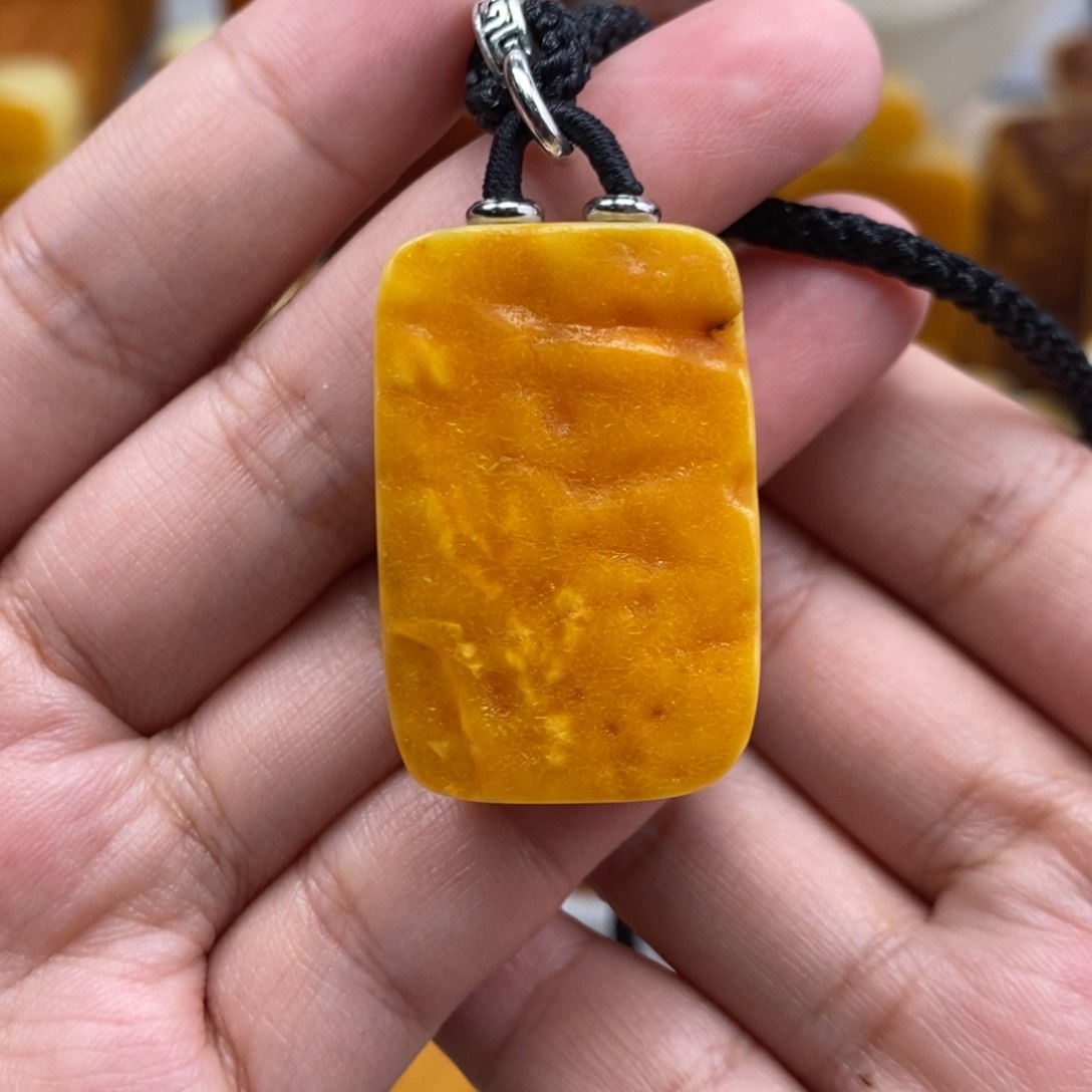 琥珀吊坠(赠链)未镶嵌