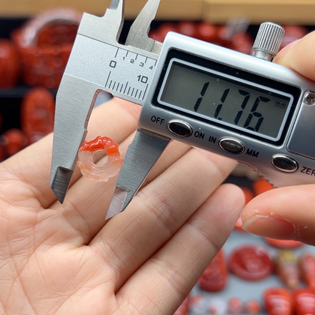 南红玛瑙配饰未镶嵌