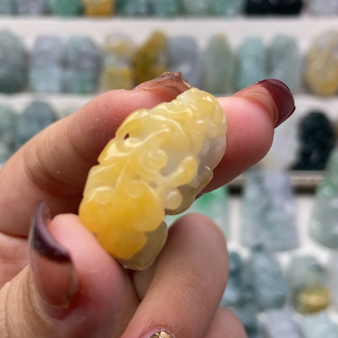 翡翠吊坠(赠链)未镶嵌