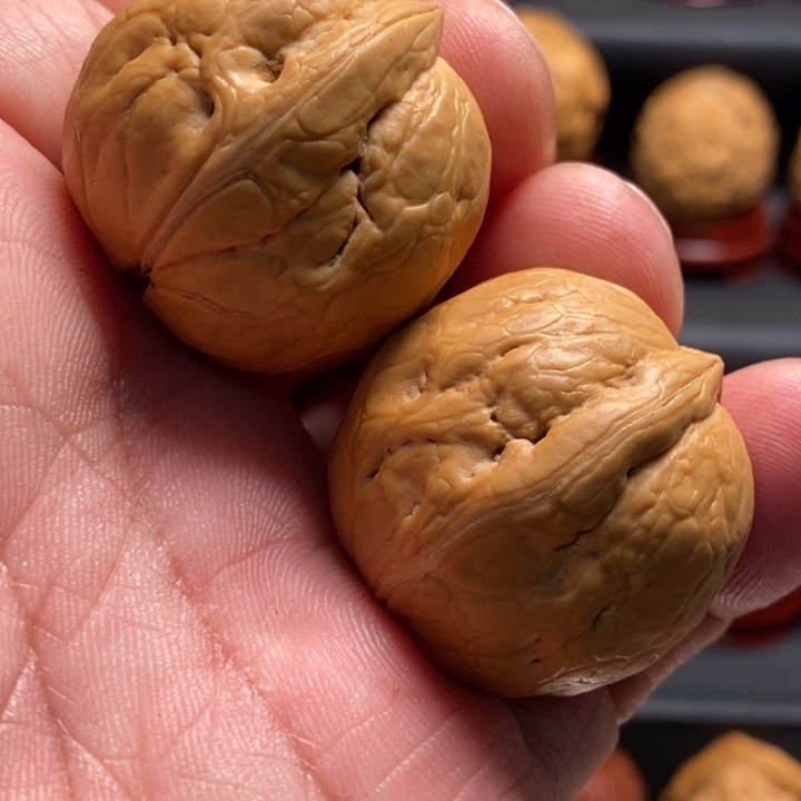 广***成文玩核桃吊坠擎天柱32