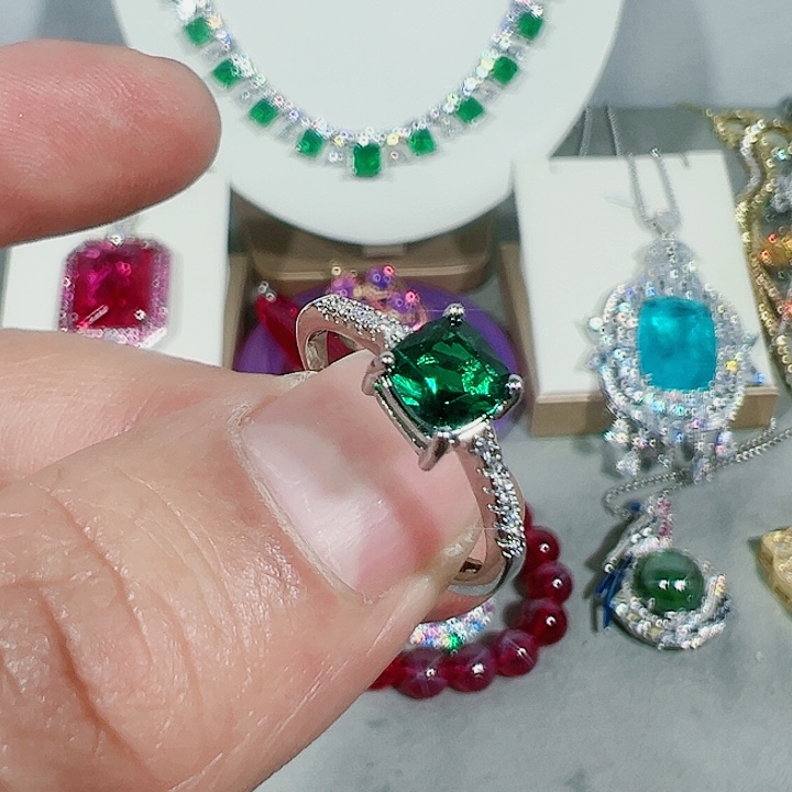 红宝石颈饰未镶嵌