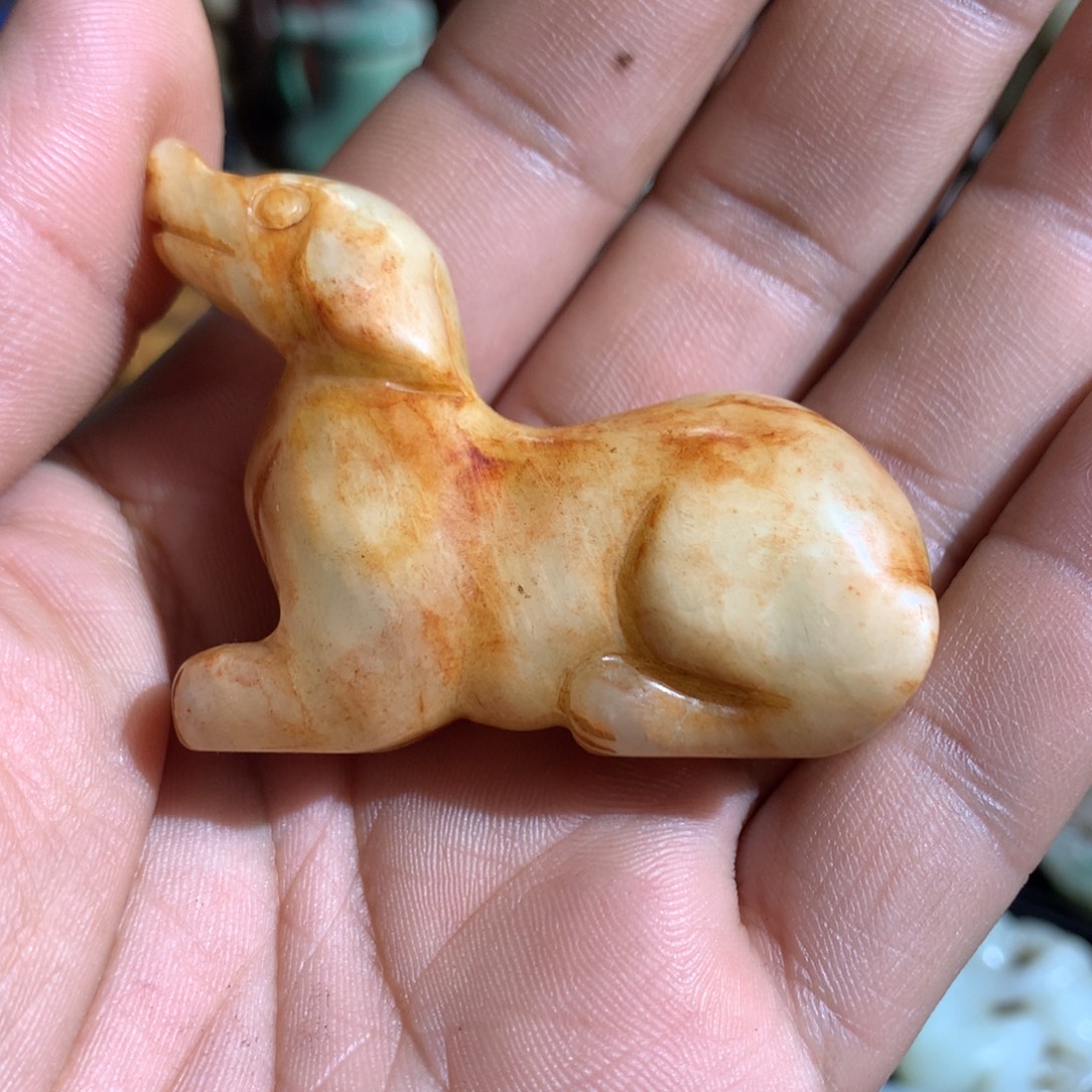 昵***置透闪石质玉未镶嵌颈饰