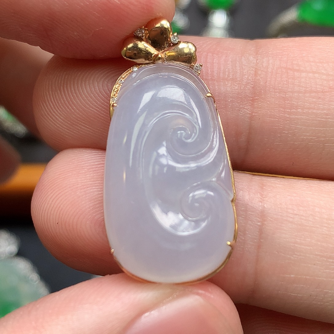 翡翠18K金镶嵌颈饰