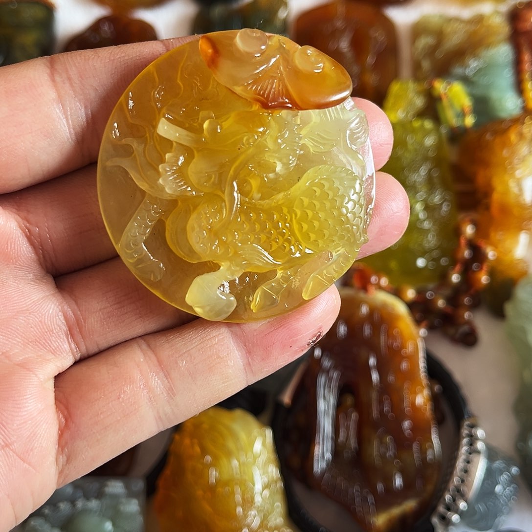 蛇纹石玉颈饰未镶嵌