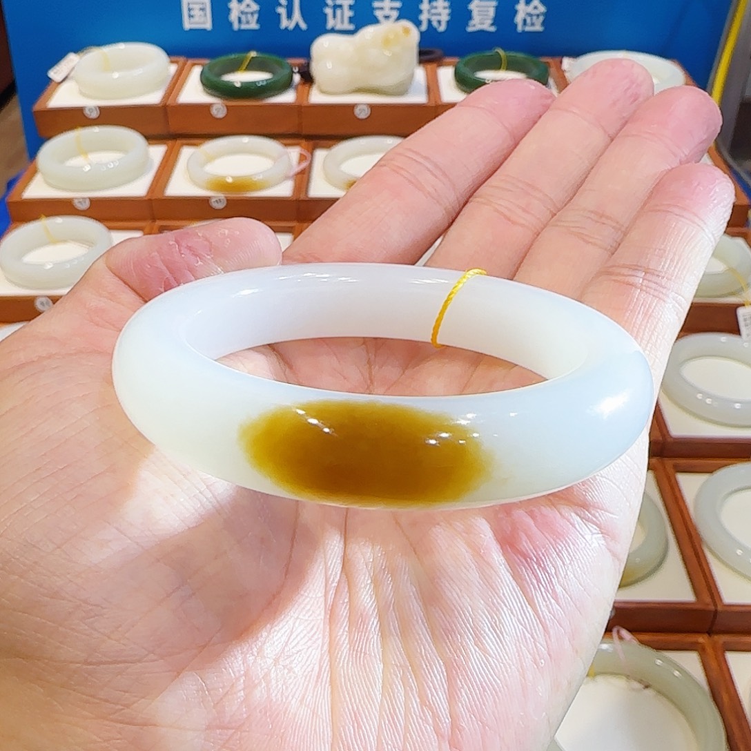 和田玉未镶嵌手镯且末一口金红糖55 56 57