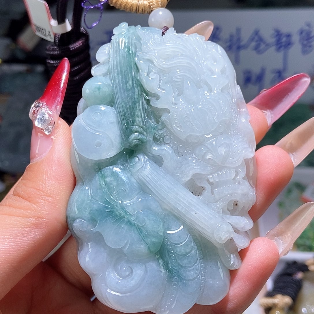 翡翠颈饰未镶嵌天然