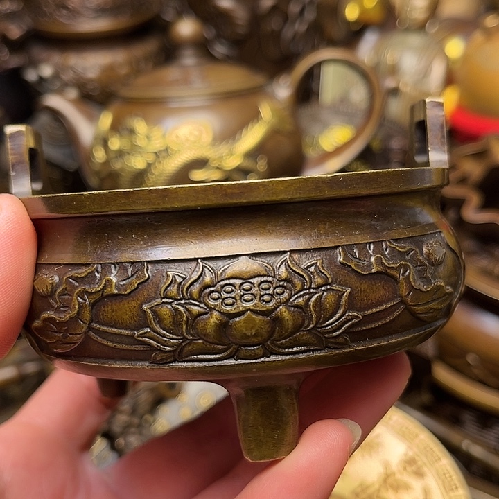 精美铜器批发档口