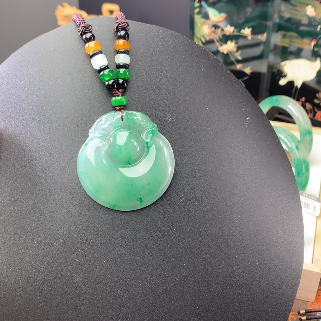 石英质玉（非洲翠）合金颈饰