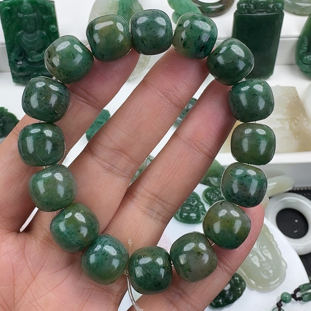 独山玉未镶嵌颈饰