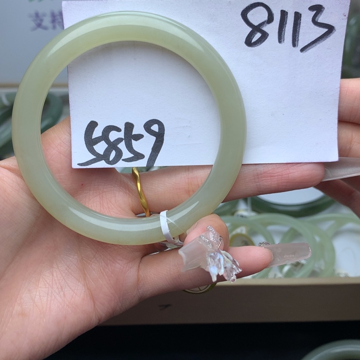 和田玉手镯未镶嵌