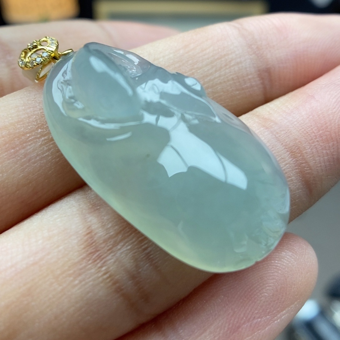 翡翠18K金镶嵌颈饰吊坠