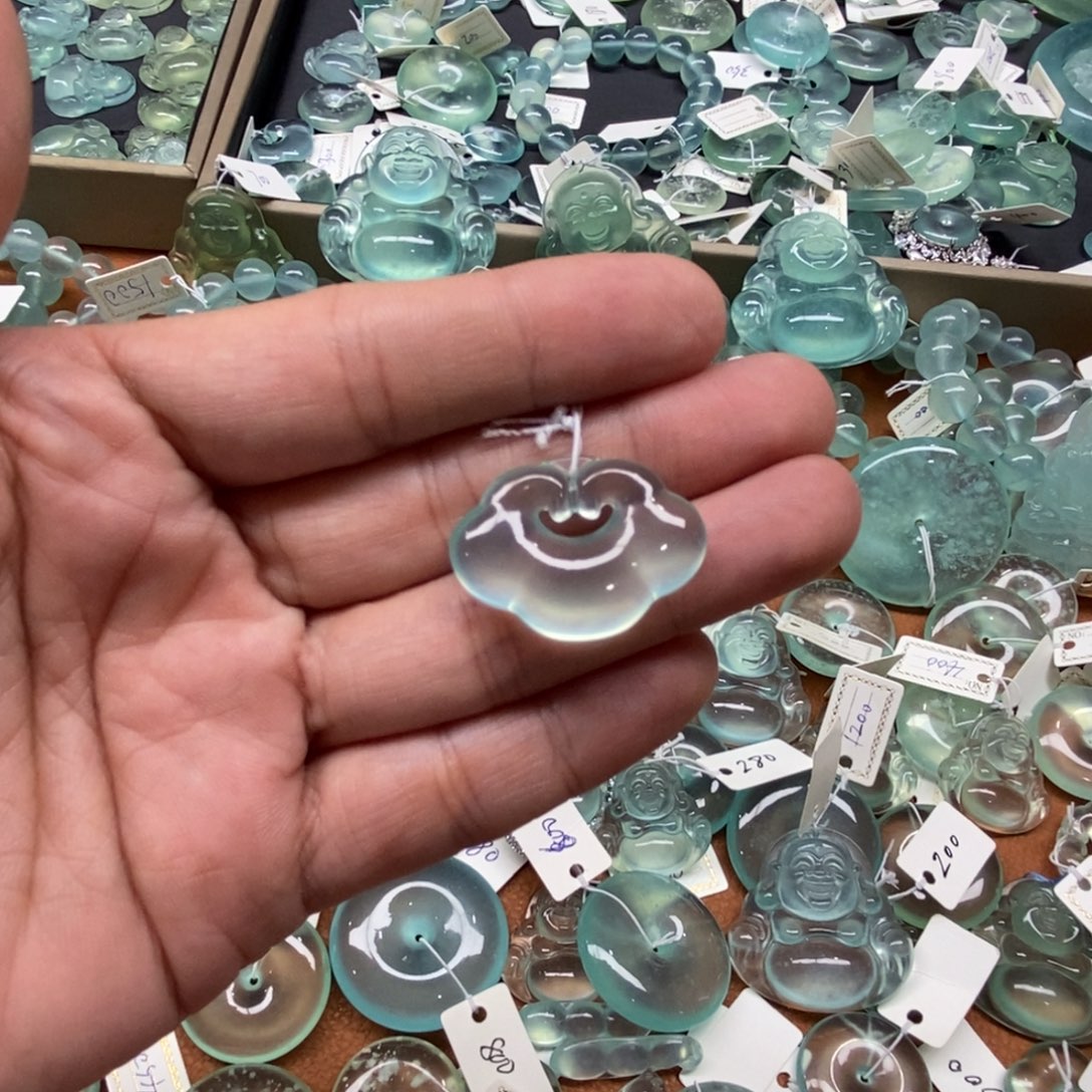 蛇纹石玉未镶嵌颈饰