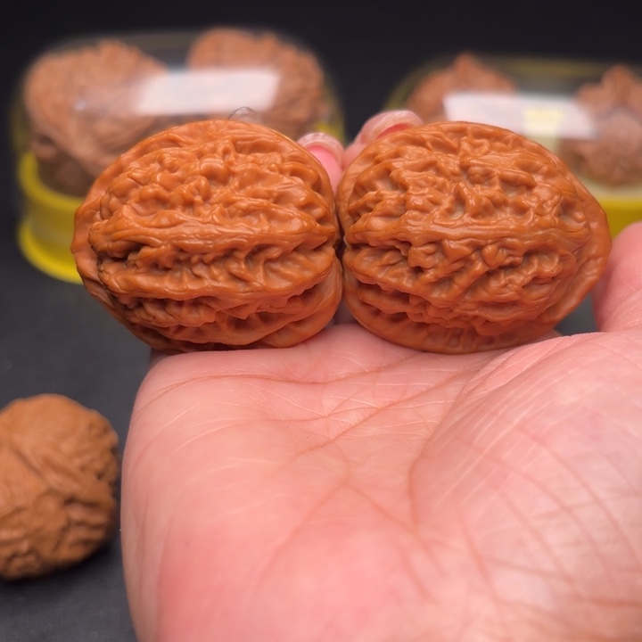 桃核把件44红锦鲤