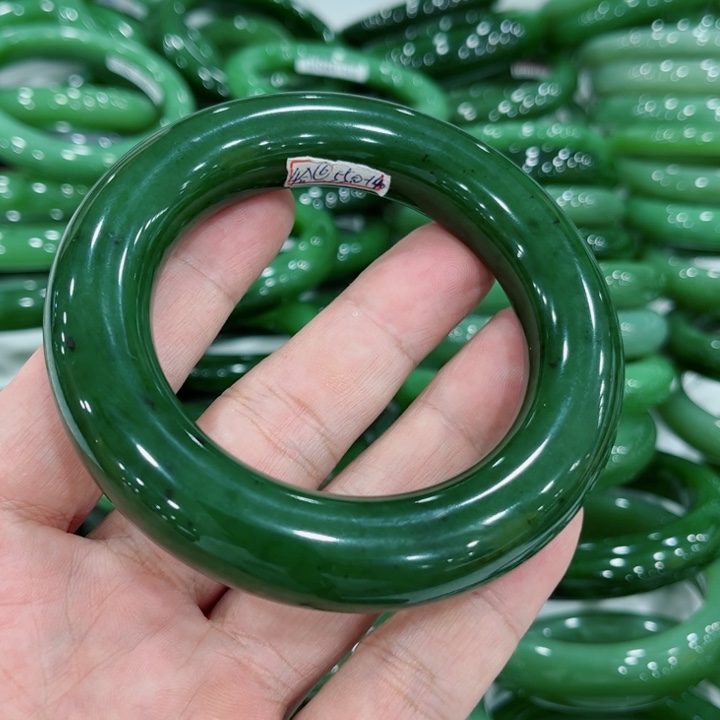 和田玉手镯未镶嵌.*55.6～0