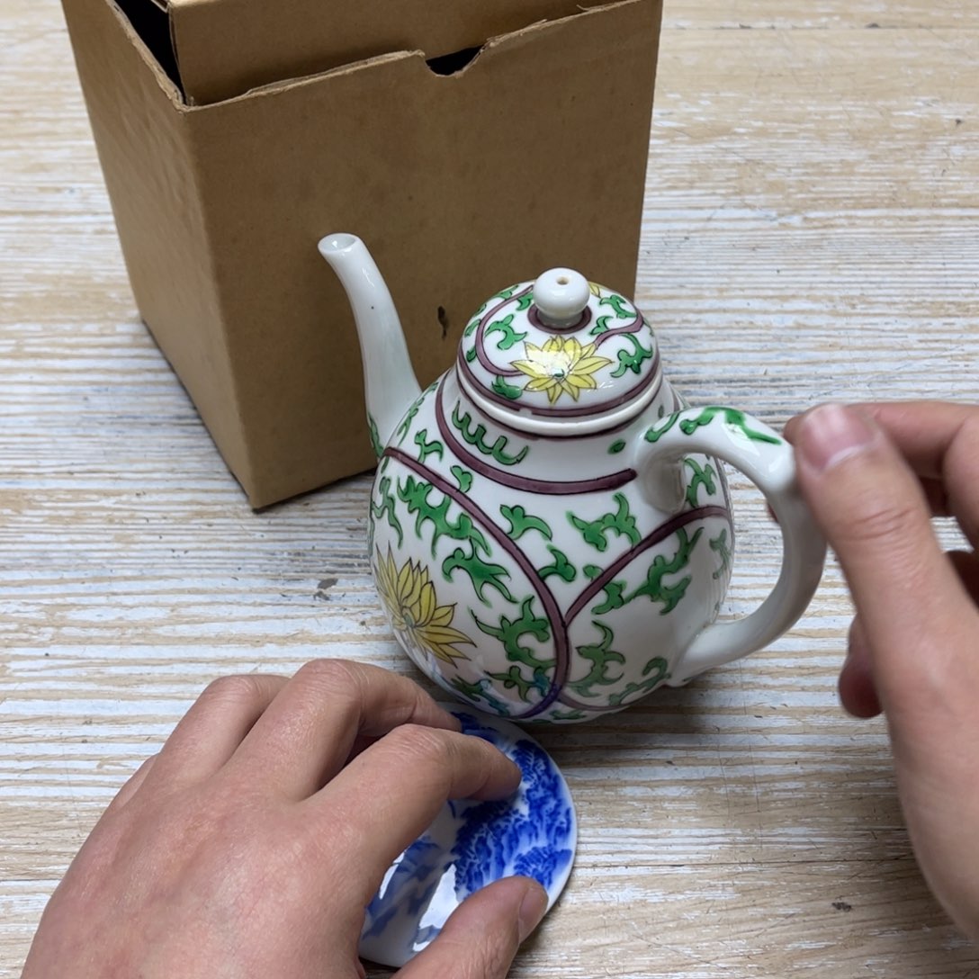 瓷片C**o密密麻麻地排列着