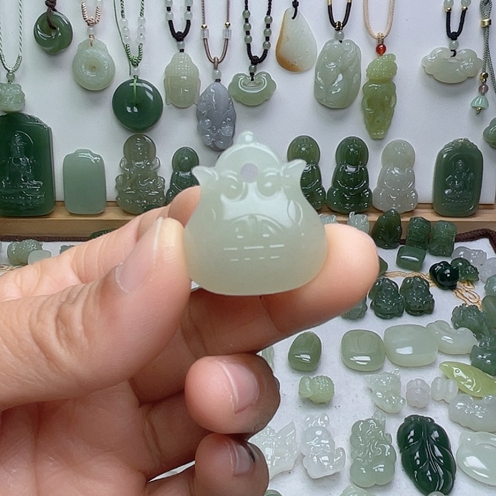 和田玉未镶嵌颈饰