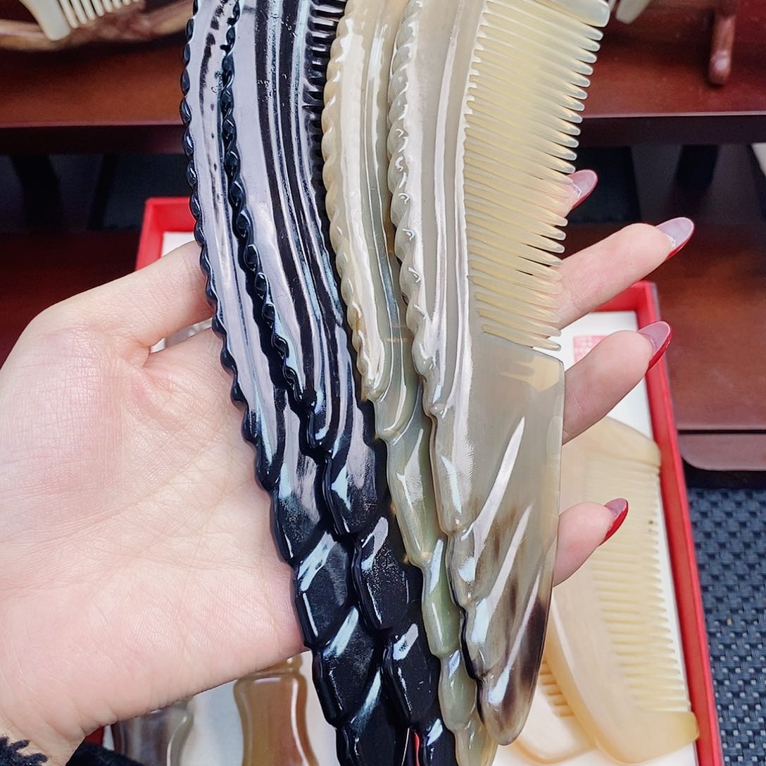 纯手工制作纯牛角梳子