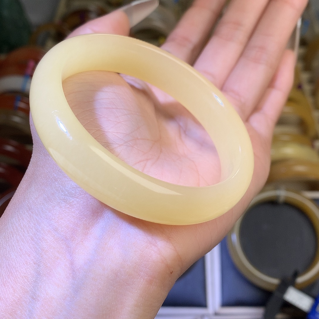 石英质玉未镶嵌手镯